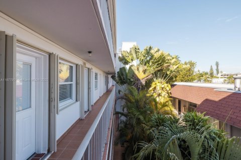 Condo in Miami Beach, Florida, 2 bedrooms  № 1923498 - photo 20