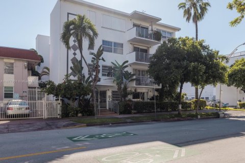 Condo in Miami Beach, Florida, 2 bedrooms  № 1923498 - photo 22