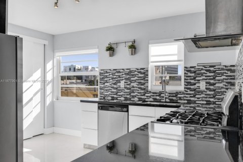 Condo in Miami Beach, Florida, 2 bedrooms  № 1923498 - photo 4