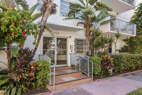 Condo in Miami Beach, Florida, 2 bedrooms  № 1923498 - photo 21