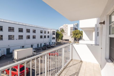 Condo in Miami Beach, Florida, 2 bedrooms  № 1923498 - photo 17