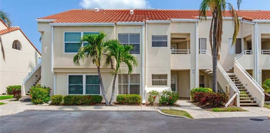 Condo in Saint Petersburg, Florida, 2 bedrooms № 1687070