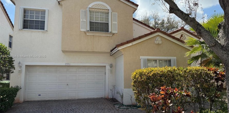 House in Pembroke Pines, Florida 3 bedrooms, 180.04 sq.m. № 1860109