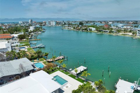 Casa en venta en Treasure Island, Florida, 4 dormitorios, 267.09 m2 № 1716746 - foto 4