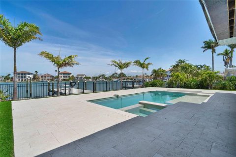 Casa en venta en Treasure Island, Florida, 4 dormitorios, 267.09 m2 № 1716746 - foto 16