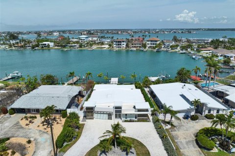 Casa en venta en Treasure Island, Florida, 4 dormitorios, 267.09 m2 № 1716746 - foto 2