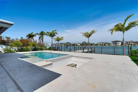 Casa en venta en Treasure Island, Florida, 4 dormitorios, 267.09 m2 № 1716746 - foto 18