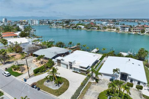 Casa en venta en Treasure Island, Florida, 4 dormitorios, 267.09 m2 № 1716746 - foto 3