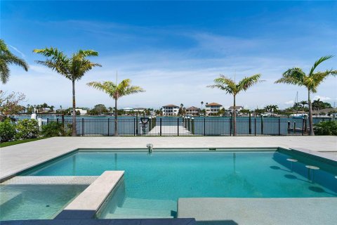 Casa en venta en Treasure Island, Florida, 4 dormitorios, 267.09 m2 № 1716746 - foto 17