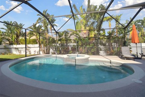 House in Tampa, Florida 4 bedrooms, 295.8 sq.m. № 1690191 - photo 5