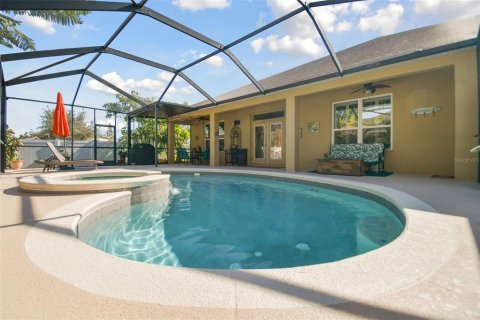 House in Tampa, Florida 4 bedrooms, 295.8 sq.m. № 1690191 - photo 6