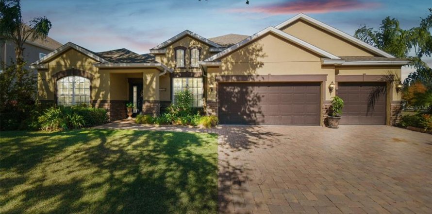 House in Tampa, Florida 4 bedrooms, 295.8 sq.m. № 1690191