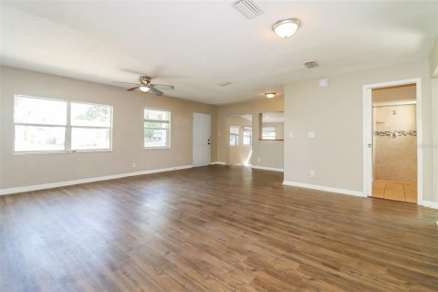 Villa ou maison à vendre à Saint Petersburg, Floride: 3 chambres, 159.98 m2 № 2114880 - photo 4
