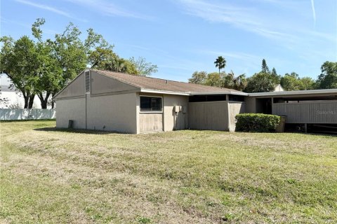 Condo in Temple Terrace, Florida, 2 bedrooms  № 1576269 - photo 1