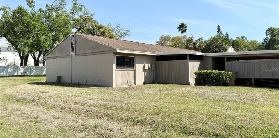 Condo in Temple Terrace, Florida, 2 bedrooms № 1576269