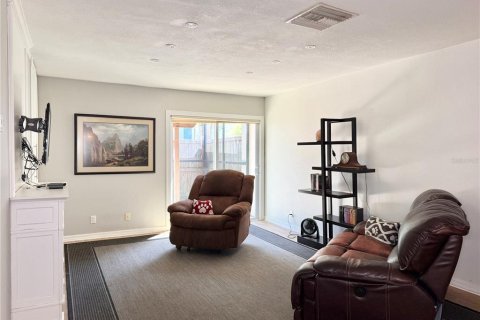 Condo in Temple Terrace, Florida, 2 bedrooms  № 1576269 - photo 10