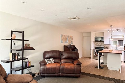 Condo in Temple Terrace, Florida, 2 bedrooms  № 1576269 - photo 9