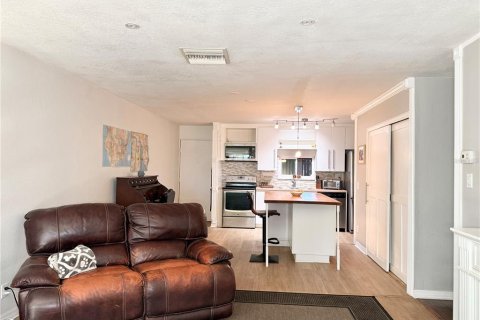 Condo in Temple Terrace, Florida, 2 bedrooms  № 1576269 - photo 8