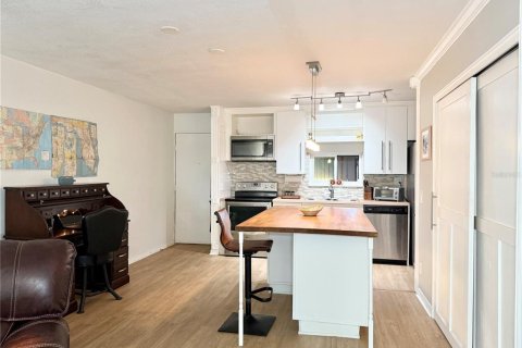 Condo in Temple Terrace, Florida, 2 bedrooms  № 1576269 - photo 6
