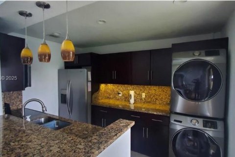 Villa ou maison à louer à Sunrise, Floride: 2 chambres, 76.83 m2 № 1992193 - photo 12