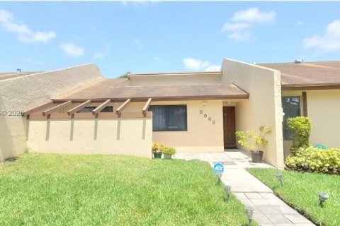 Villa ou maison à louer à Sunrise, Floride: 2 chambres, 76.83 m2 № 1992193 - photo 2