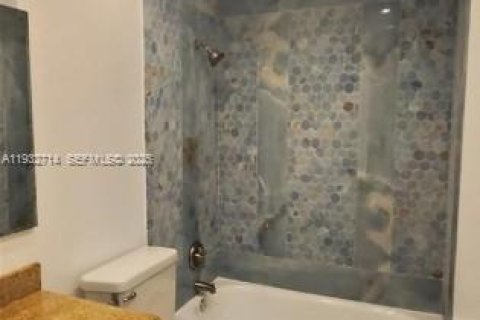 Villa ou maison à louer à Sunrise, Floride: 2 chambres, 76.83 m2 № 1992193 - photo 17