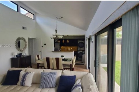 Villa ou maison à louer à Sunrise, Floride: 2 chambres, 76.83 m2 № 1992193 - photo 9