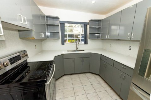 Villa ou maison à louer à Miami Gardens, Floride: 3 chambres, 139.35 m2 № 1098640 - photo 1