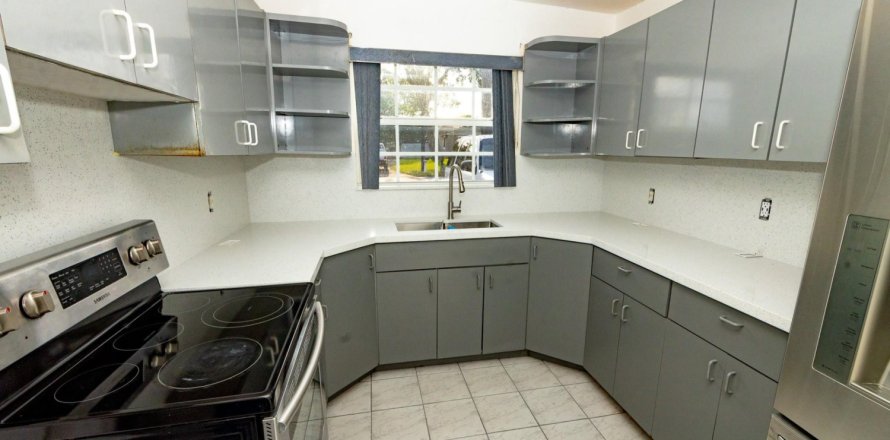 Villa ou maison à Miami Gardens, Floride 3 chambres, 139.35 m2 № 1098640
