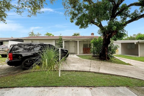 Купить виллу или дом в Холливуд, Флорида 3 спальни, 128.58м2, № 1928356 - фото 17