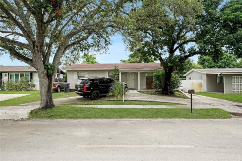 Купить виллу или дом в Холливуд, Флорида 3 спальни, 128.58м2, № 1928356 - фото 1