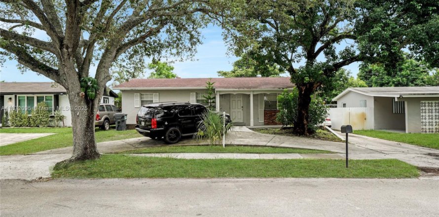 Дом в Холливуд, Флорида 3 спальни, 128.58м2 № 1928356