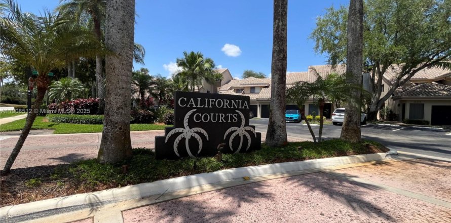 Adosado en Weston, Florida 3 dormitorios, 127 m2 № 1966741