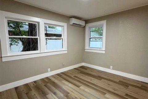 Villa ou maison à vendre à Tampa, Floride: 2 chambres, 70.23 m2 № 2226243 - photo 15