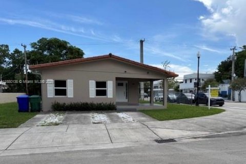 Casa en Miami, Florida 3 dormitorios, 150.13 m2 № 1981510