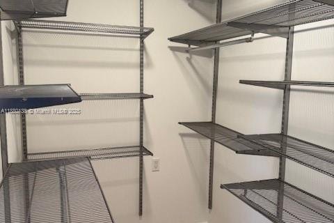 Casa en alquiler en Miami, Florida, 3 dormitorios, 150.13 m2 № 1981510 - foto 9