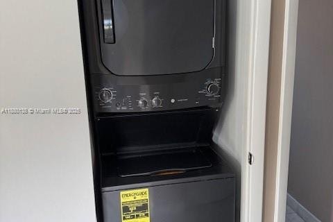 Casa en alquiler en Miami, Florida, 3 dormitorios, 150.13 m2 № 1981510 - foto 12