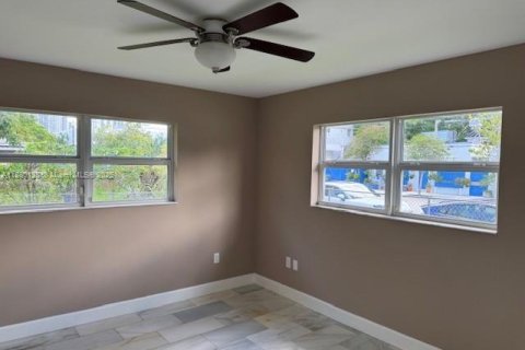 Casa en alquiler en Miami, Florida, 3 dormitorios, 150.13 m2 № 1981510 - foto 7