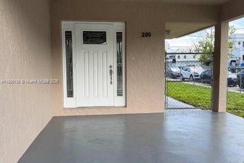 Casa en alquiler en Miami, Florida, 3 dormitorios, 150.13 m2 № 1981510 - foto 3