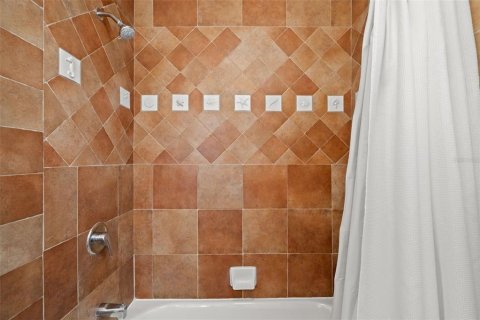 Casa en alquiler en Saint Pete Beach, Florida, 2 dormitorios, 80.45 m2 № 2103061 - foto 16