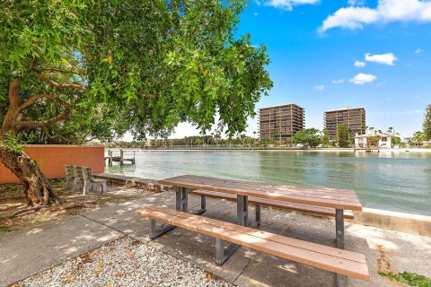 Casa en alquiler en Saint Pete Beach, Florida, 2 dormitorios, 80.45 m2 № 2103061 - foto 25