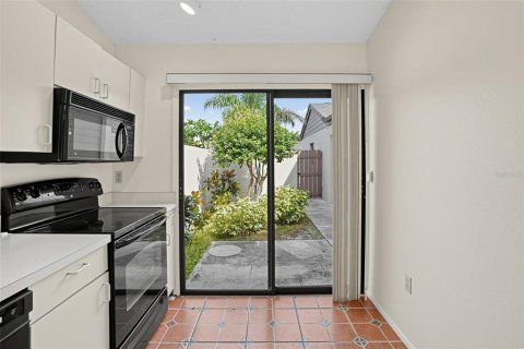 Villa ou maison à louer à Sarasota, Floride: 2 chambres, 99.68 m2 № 2429623 - photo 8