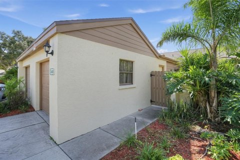 Villa ou maison à louer à Sarasota, Floride: 2 chambres, 99.68 m2 № 2429623 - photo 2