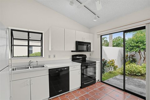 Villa ou maison à louer à Sarasota, Floride: 2 chambres, 99.68 m2 № 2429623 - photo 7