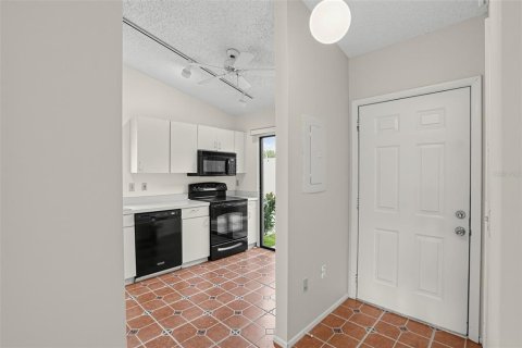 Villa ou maison à louer à Sarasota, Floride: 2 chambres, 99.68 m2 № 2429623 - photo 6