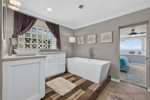 House in Saint Petersburg, Florida 3 bedrooms, 246.93 sq.m. № 2396196 - photo 28