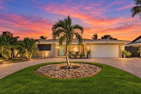 House in Saint Petersburg, Florida 3 bedrooms, 246.93 sq.m. № 2396196 - photo 2