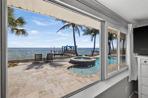 House in Saint Petersburg, Florida 3 bedrooms, 246.93 sq.m. № 2396196 - photo 26