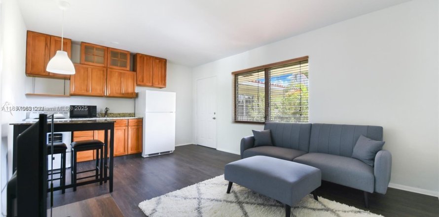 Condo in Miami Beach, Florida, 1 bedroom № 1889033