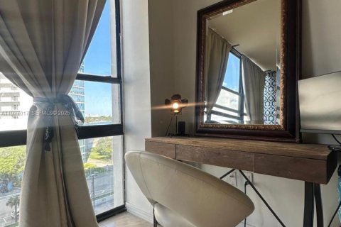 Снять в аренду кондоминиум в Майами, Флорида 3 спальни, 113.15м2, № 1985953 - фото 13